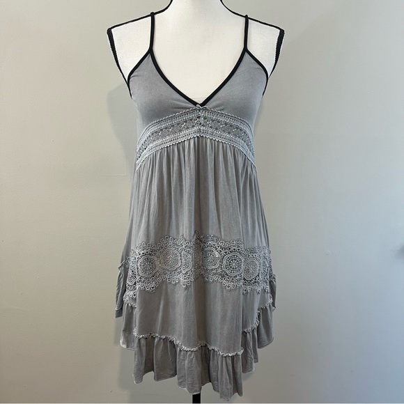 POL Gray Ruffle Hemmed Lace Contrast Spaghetti Strap  V-Neck Tunic Top S… - Picture 2 of 7